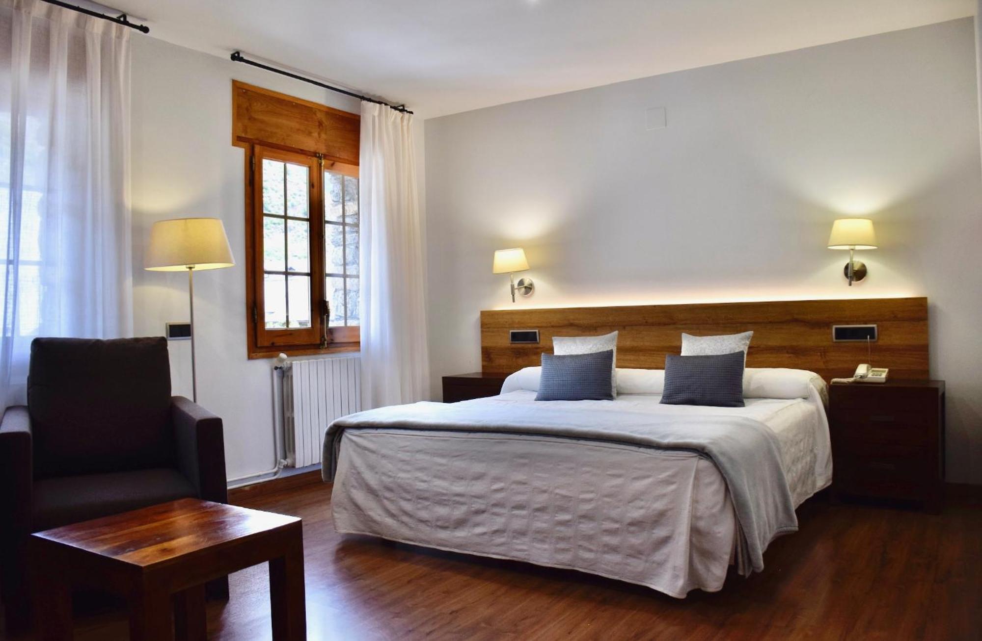 Hotel L'Auet Ериявал Екстериор снимка