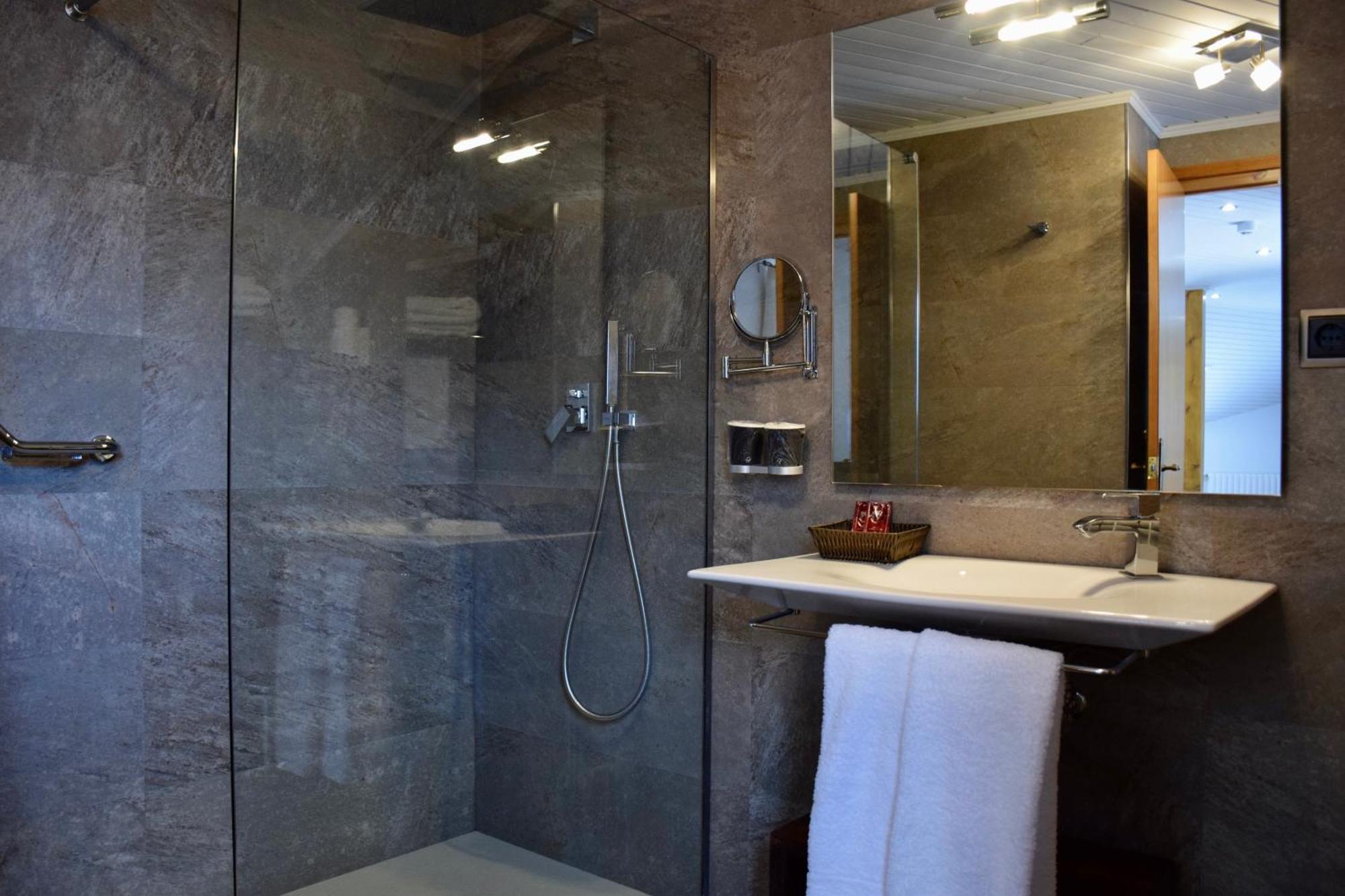 Hotel L'Auet Ериявал Екстериор снимка