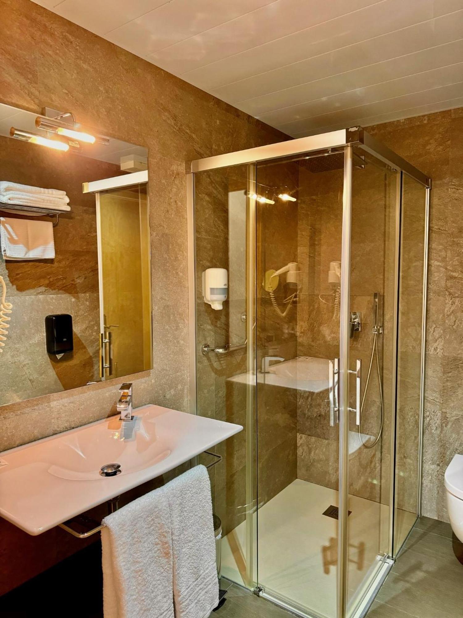 Hotel L'Auet Ериявал Екстериор снимка